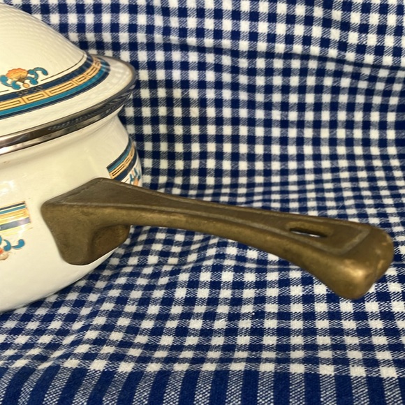 Floral Enamel Saucepan with Lid and Brass Handle and Lid Knob - Picture 4 of 11